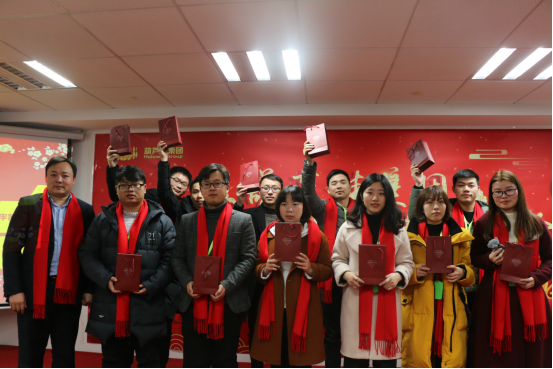 【風(fēng)雨同舟 共創(chuàng)未來(lái)】葫蘆娃集團(tuán)2017年度總結(jié)表彰大會(huì)圓滿召開(kāi)2018.png